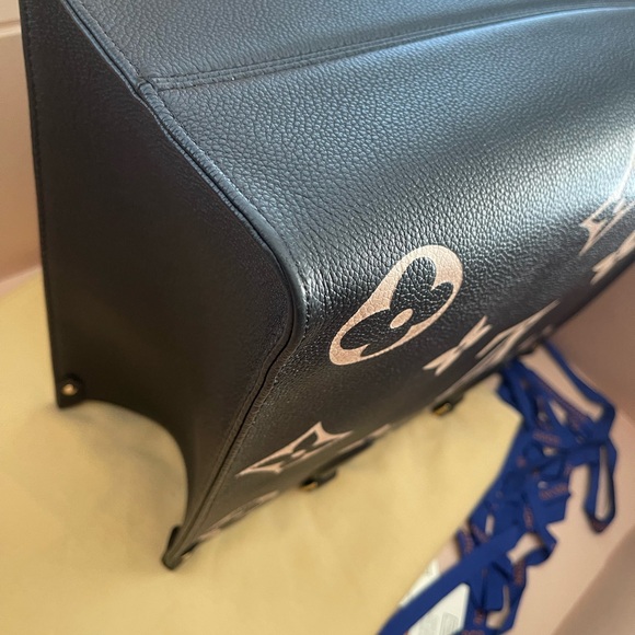 Louis Vuitton  OnTheGo MM - Picture 8 of 9